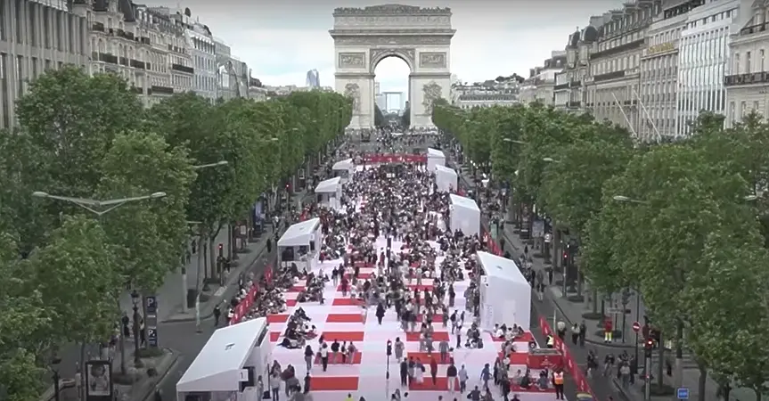 Хиляди парижани участват в гигантски безплатен пикник на „Шан-з-Елизе“ (снимки и видео)