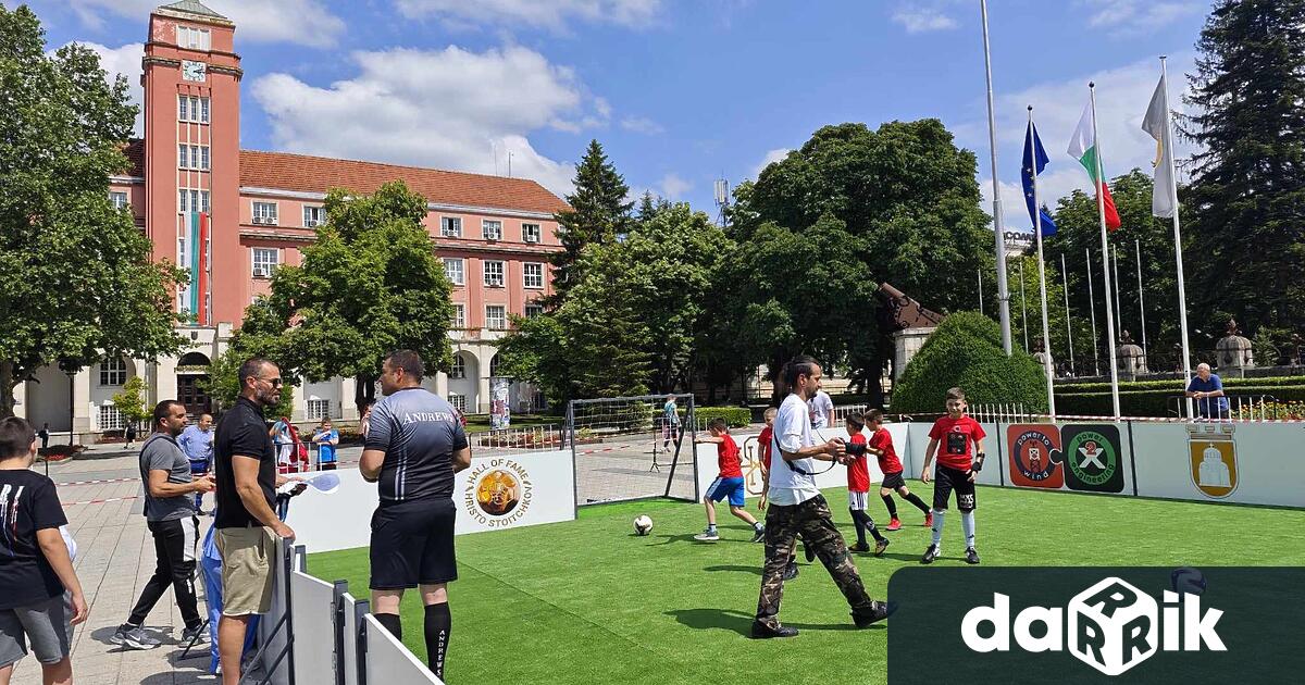 Млади футболни надежди от шест училища в Плевен поставиха началото