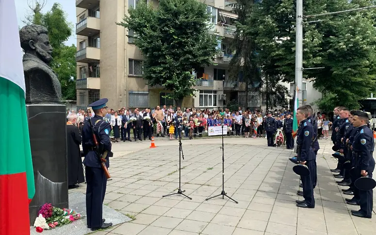 Плевен отбеляза Деня на Ботев и загиналите за свободата на България/СНИМКИ/