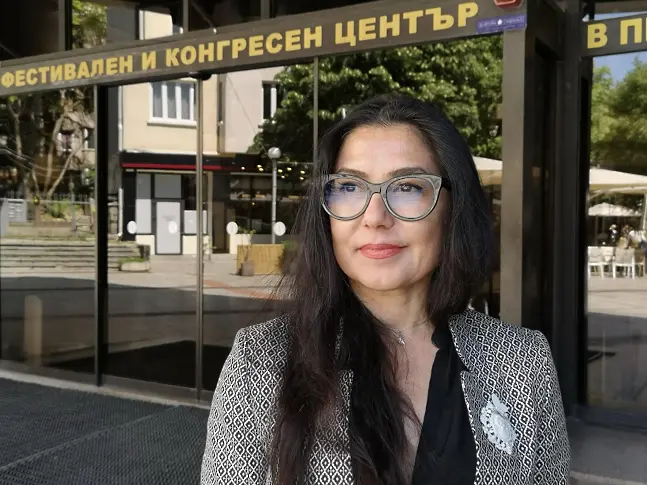 ФК или НДК-Варна? И двете са правилни, смяна на името на сградата няма