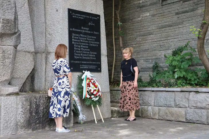 В Деня на Ботев в Ловеч почетоха паметта на загиналите за свободата и независимостта на България