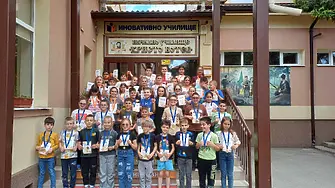 Грамоти и награди за ученици от ИНУ „Христо Ботев“ – Плевен от Финално състезание на СБНУ