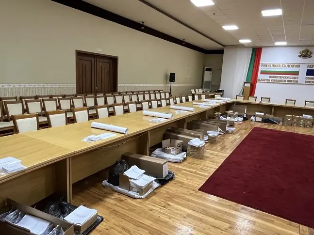 Доставиха изборните книжа и материали в Областна администрация – Плевен 