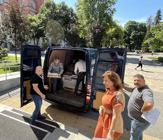 Доставиха изборните книжа и материали в Областна администрация – Плевен 