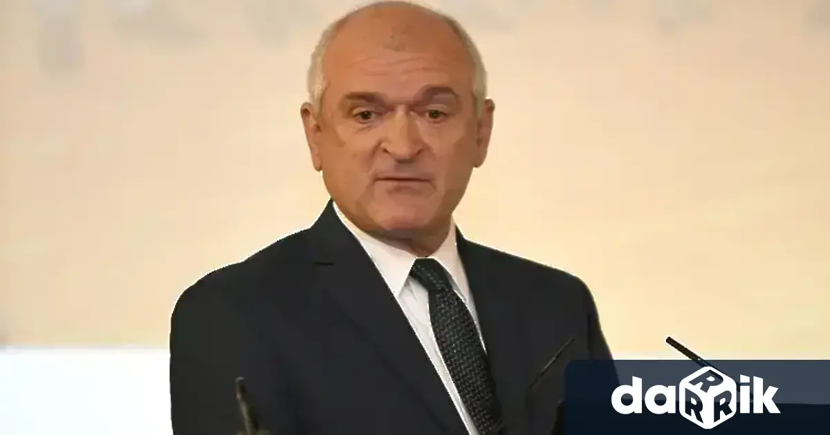 Служебният премиер Димитър Главчев отрече да има скандал около българската