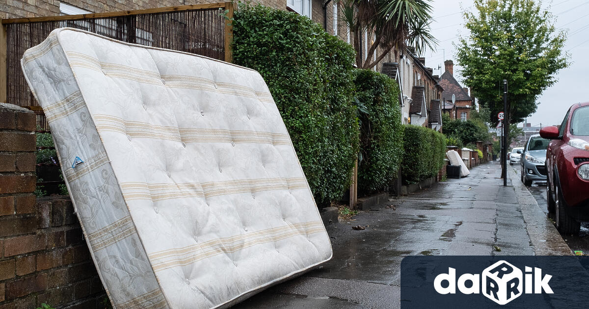 Дървото се превръща в различни видове плоскости металите лесно се