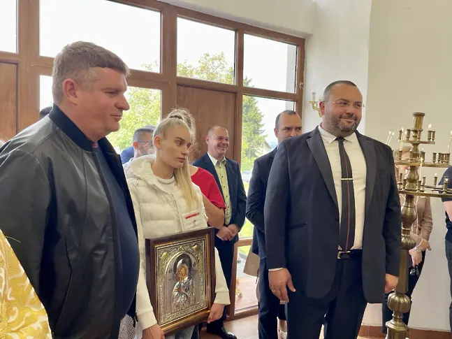 В с. Гърляно отвори врати нов православен храм, носещ името “Св. Неделя” 