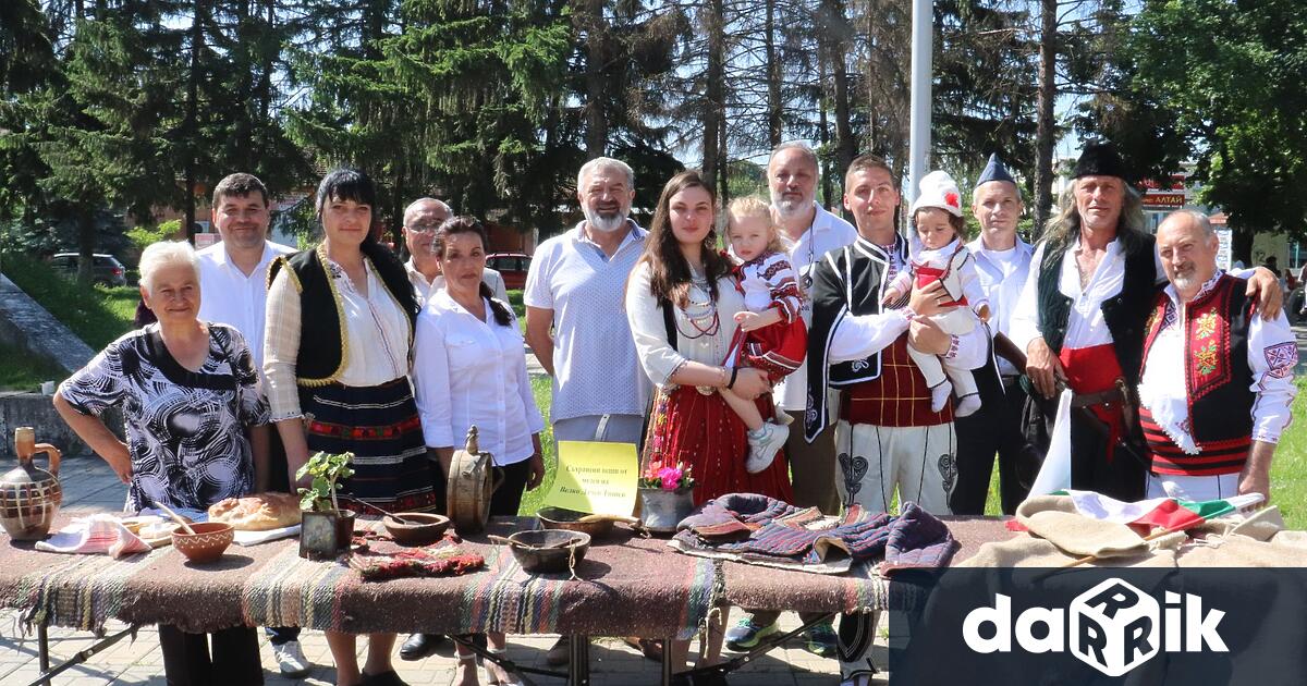 По стара българска традиция с хляб и сол във Ветово