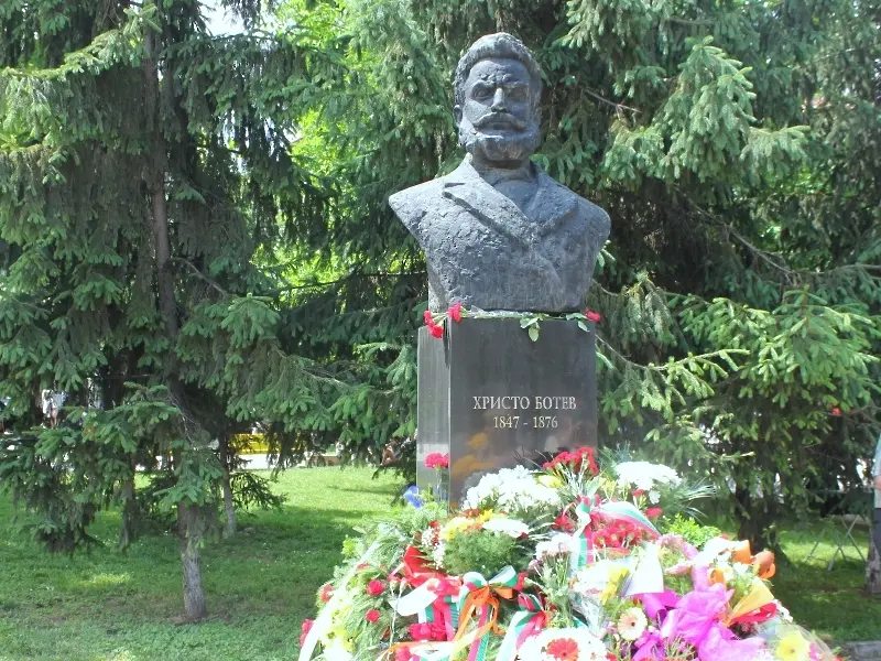 С паметен ритуал и вой на сирени честваме подвига на Ботев и загиналите за свободата на България