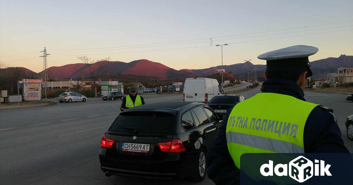 Полицейски служители от група Териториална полиция към РУ Сливен са