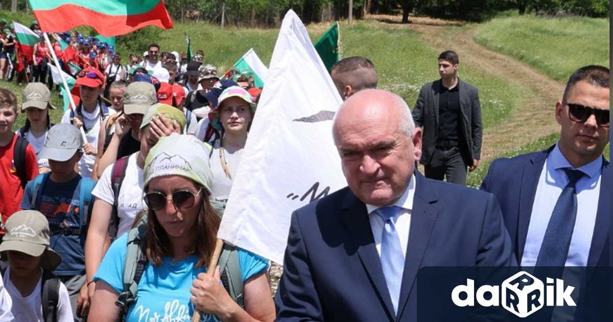 Стотици българи се качиха на връх Околчица за да отдадат