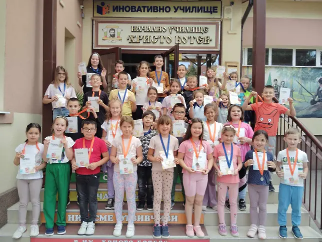 Грамоти и награди за ученици от ИНУ „Христо Ботев“ – Плевен от Финално състезание на СБНУ