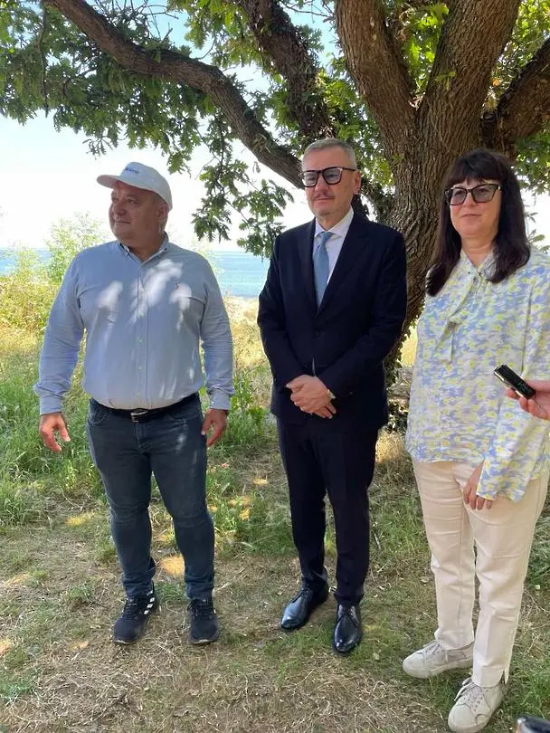 Трима министри гарантираха, че водата по нашето Черноморие е отлична