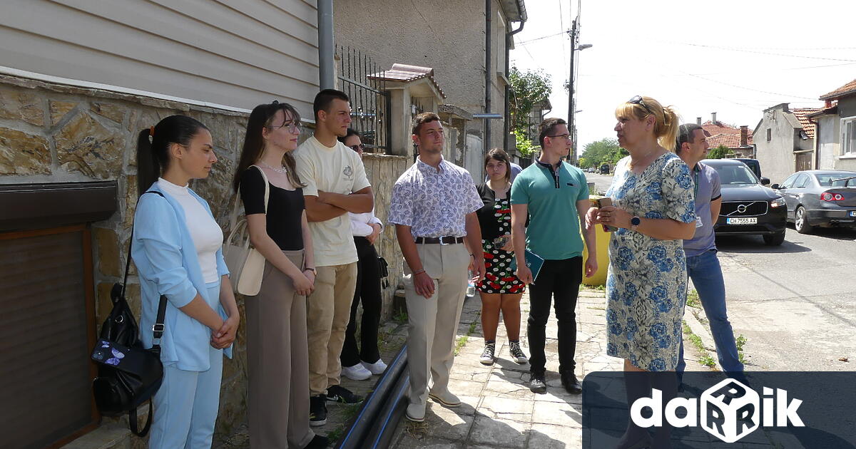 В първия работен ден след Деня на детето младежи поеха управлението