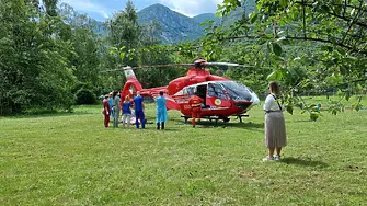 Хеликоптер вдигна пострадало семейство румънци от Врачанската болница - инцидентът с тях е станал на 22 май в Оряхово