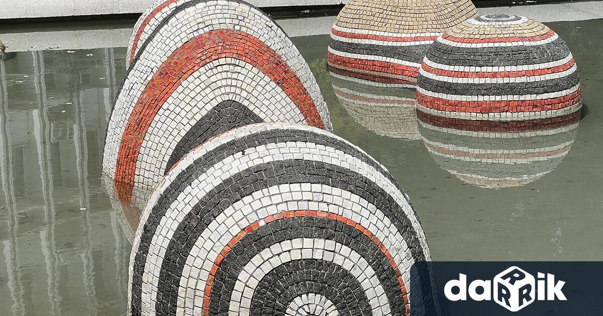 Реставрацията на мозаичния шадраван на Трифон Неделчев в пловдивския район