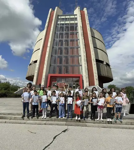 Второкласниците от НУ Отец Паисий получиха удостоверенията си в Панорама Плевенска епопея-1877 г.
