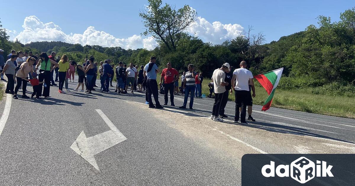 Трети ден продължават протестните действия на животновъдите от Подбалканския регион
