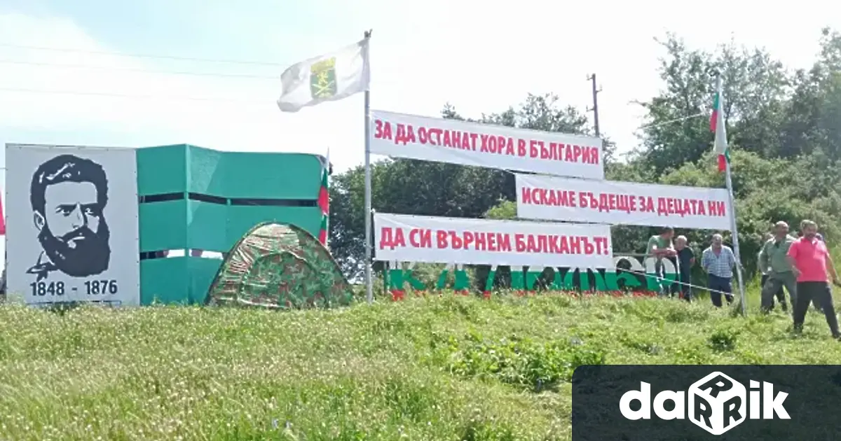 Мирните стачни действия на животновъдите от Подбалкана продължават трети ден