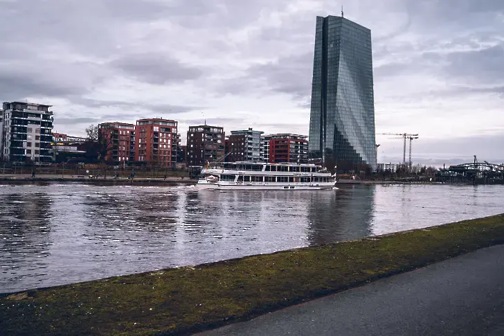 За първи път от 5 години насам ЕЦБ понижи основната лихва