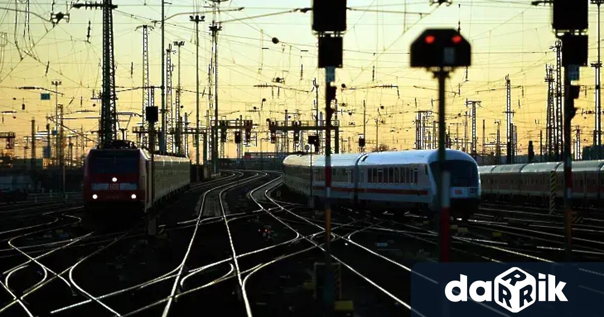 Бързият влак от Варна е прегазил двама работници на жп