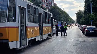 Трамвай блъсна възрастен мъж на бул. „Янко Сакъзов"