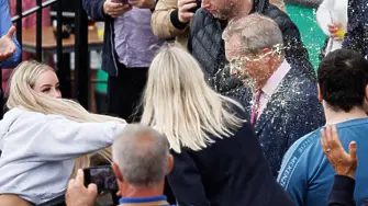 Фотомодел замери с млечен шейк британски политик в Есекс (видео и снимки)