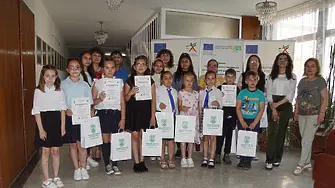 Община Левски награди победителите от общинския етап на конкурса „С очите си видях бедата” 