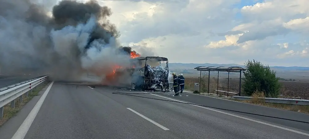 Автобус с деца се запали в Сърбия