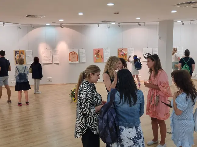 "Пробуждане между редовете" - чисто изкуство, вдъхновено от истински истории 