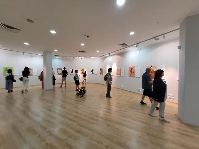 "Пробуждане между редовете" - чисто изкуство, вдъхновено от истински истории 