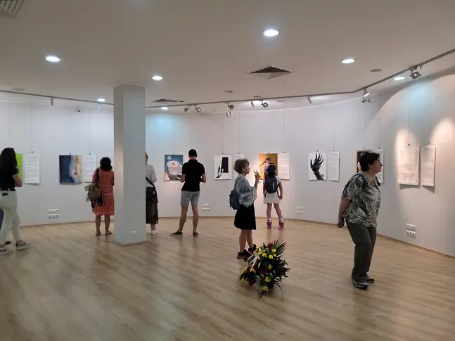 "Пробуждане между редовете" - чисто изкуство, вдъхновено от истински истории 