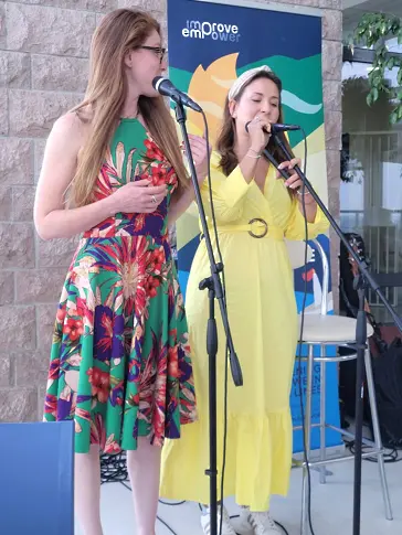 "Пробуждане между редовете" - чисто изкуство, вдъхновено от истински истории 