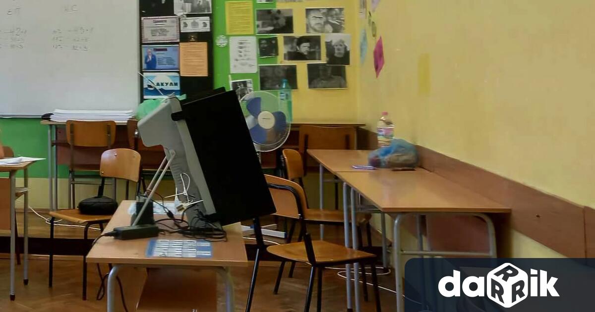 Изборният ден в Бургас започна с проблеми машините в част