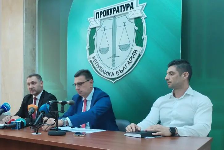 Антимафиоти разбиха наркогрупировка. Бебе използвано за параван на сделки с дрога