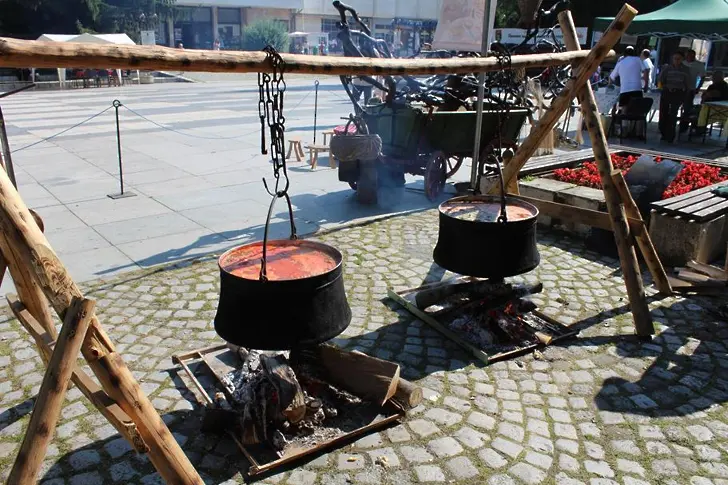  Празникът на Тетевенската саламура: незабравимо преживяване, сплотяващо обичаи и вкусна храна 