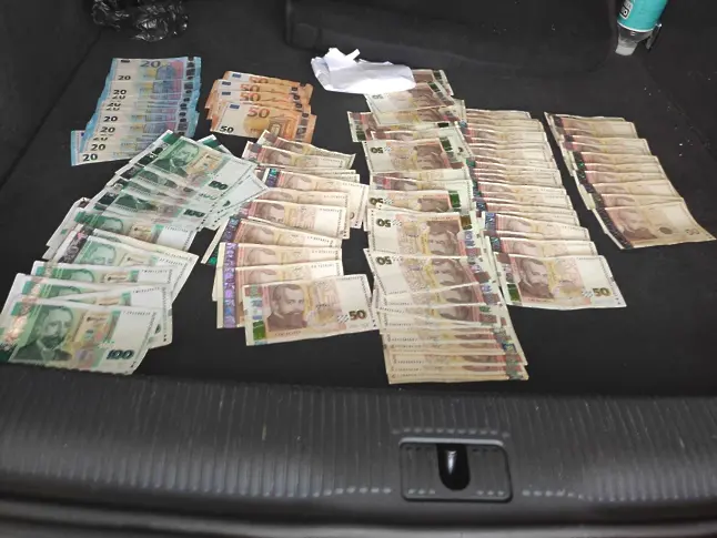 Антимафиоти разбиха наркогрупировка. Бебе използвано за параван на сделки с дрога