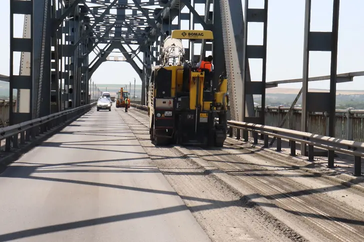 Започна аварийният ремонт на Дунав мост при Русе