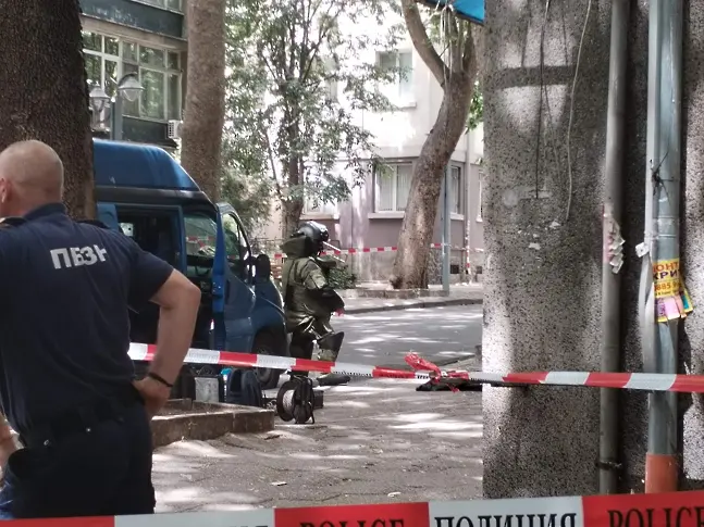  Сапьори обезвредиха подозрителен куфар в центъра на Бургас 