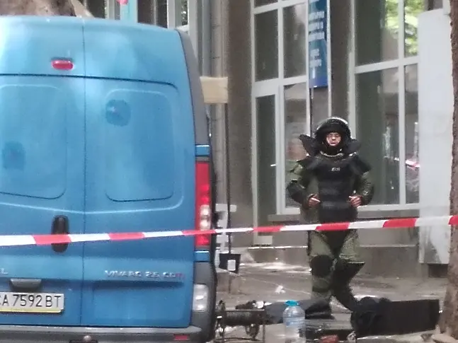 Сапьори обезвредиха съмнителен куфар в центъра на Бургас 
