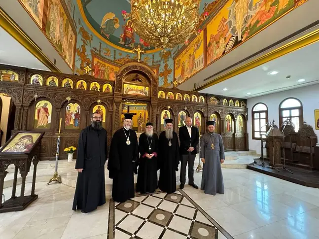 Пловдивският владика Николай и митрополит Антоний отслужват първата света литургия на български в Дубай