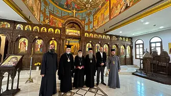 Пловдивският владика Николай и митрополит Антоний отслужват първата света литургия на български в Дубай