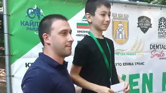 Областният управител Николай Абрашев награди първенците на Плевен Kids D H  