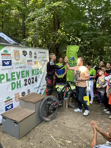  Областният шеф Николай Абрашев награди първенците на Плевен Kids D H 