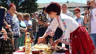 8-то издание на Празника на Тетевенската саламура събра ценителите на автентичната българска кухня от цялата страна/СНИМКИ/