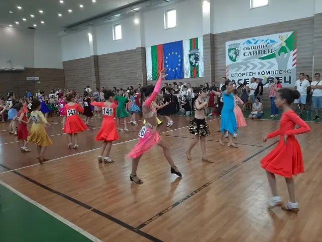 Над 230 състезатели участваха в турнир по спортни танци „Млади надежди" 