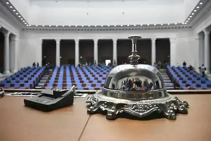Радев насрочи първото заседание на парламента в сряда