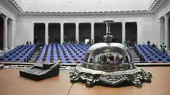 Радев насрочи първото заседание на парламента в сряда