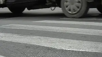 Блъснаха жена на пешеходна пътека, има опасност за живота й