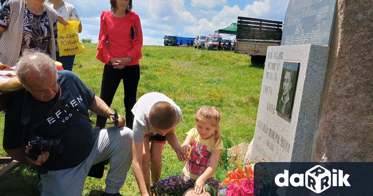 За 15 та поредна година в местността Людска̀ поляна в Ржа̀на